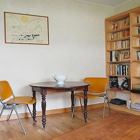 With One Bedroom In Paris, With Wonderful View, Enclose Apartment Paris